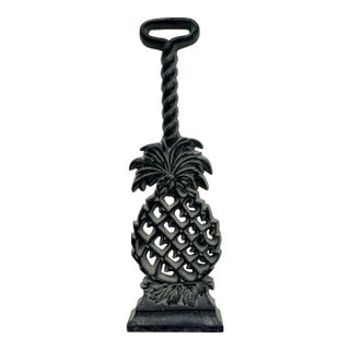 Vintage Virginia Metal Crafters Pineapple Doorstop For Sale