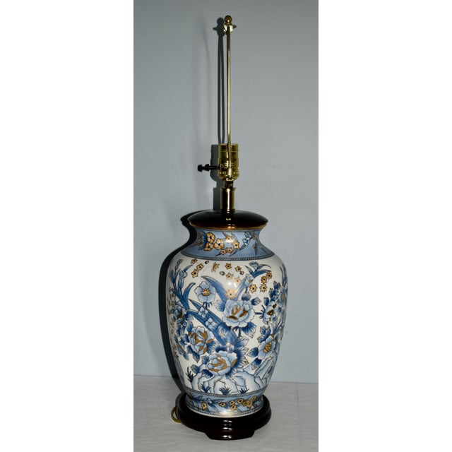 Vtg. 1970s Porcelain Asian Style Temple Jar Lamp W/Wood Base For Sale - Image 12 of 13