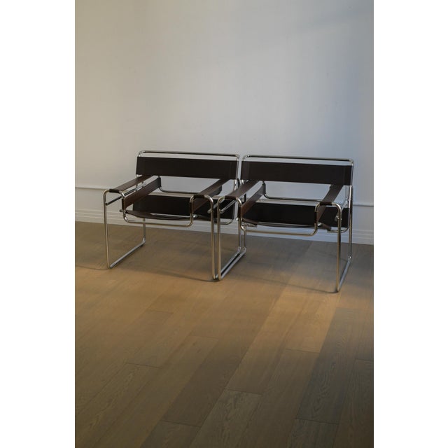 Attributed to Marcel Breuer Wassily Chairs in Brown Leather for Gavina, 1960s For Sale In Los Angeles - Image 6 of 7