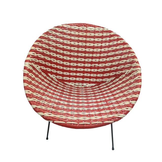 Mid-Century Modern 1960s Mid-Century Modern Balinese Vinyl Weave Scoop Chair For Sale - Image 3 of 11