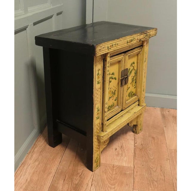 Antique Cream Lacquered Chinoiserie Decorated Cabinet, 1860 For Sale - Image 4 of 7