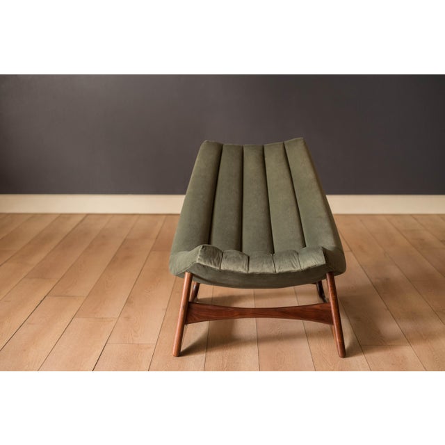 Mid century modern tufted slipper lounge chair designed by Adrian Pearsall for Craft Associates circa 1960's. This unique...