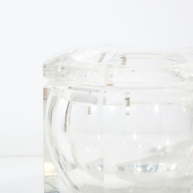 Transparent Mid-Century Faceted Swivel Top Lucite Octagon Ice Bucket by Carole Stupell For Sale - Image 8 of 12