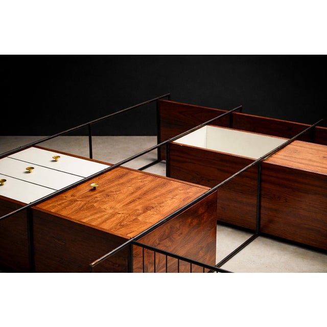 Mid-Century Modern “Mf 710” Modular Bookshelf in Rosewood & Metal, Geraldo De Barros for Unilabor, Brazil, C. 1955 For Sale - Image 3 of 14
