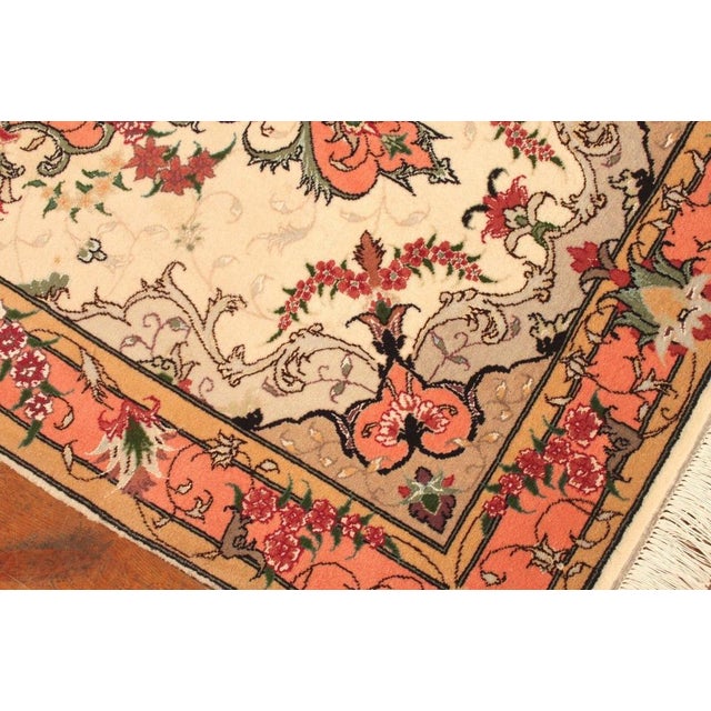 Middle Eastern Rug in Wool For Sale - Image 6 of 9