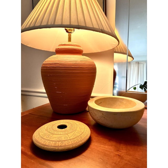 Beige Late 20th Century Signed Diné Navajo Terracotta Clay Flat Seed Pot Vase / Native American Studio Art Pottery / South West Art For Sale - Image 8 of 9