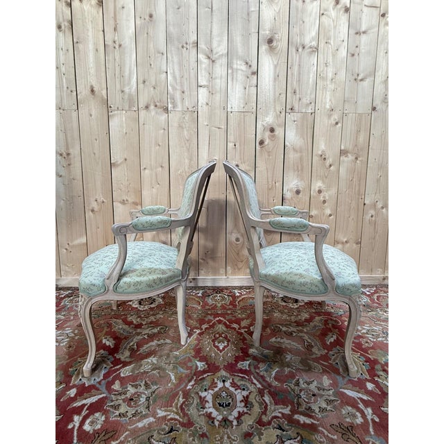 1960s Vintage Louis XV Style Cabriolet Chairs in Sandblasted Beech and Floral Fabric, 1960s, Set of 2 For Sale - Image 5 of 8