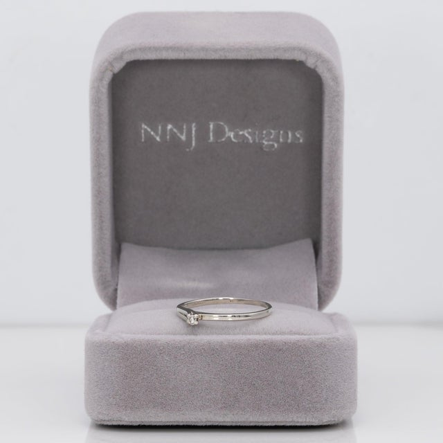 Modern Diamond Estate Ring With Earth-Mined Diamond in Solid 10k Gold - Fine Jewelry, Size 6.25 For Sale - Image 3 of 9