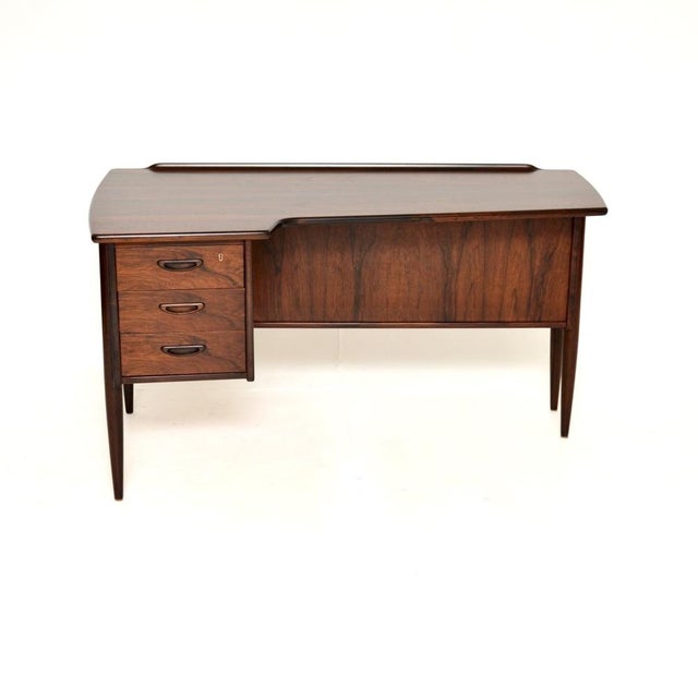 An absolutely stunning and extremely well made vintage Swedish boomerang desk by Goran Strand for Lelangs Mobelfabrik....