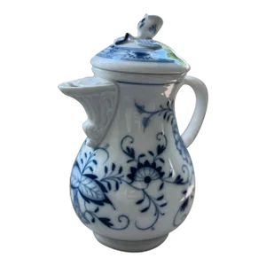 Vintage Mid 20th Century Meissen Blue Onion Demitasse Coffee Pot With Rosebud Finial Lid