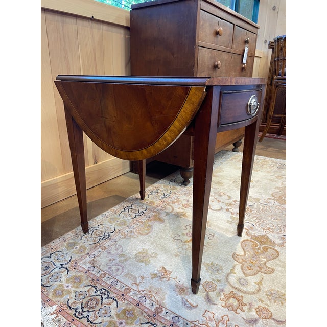 This Ethan Allen mahogany side table combines classic Federal styling with modern versatility. It features a drop-leaf...