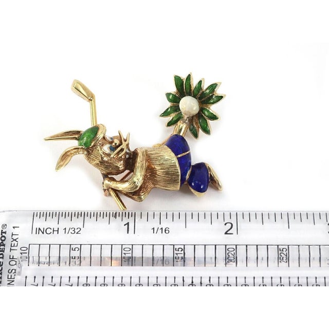 Mid 20th Century Mid 20th Century Multicolor Enamel 14k Yellow Gold Rabbit Golfer Pin Brooch For Sale - Image 5 of 5