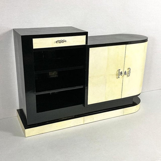 1930s Art Deco Storage Unit in Parchment and Black Lacquer, 1930s For Sale - Image 5 of 8