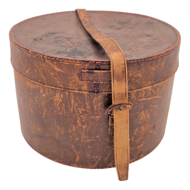 Round Leather Collar Box, 1900s For Sale