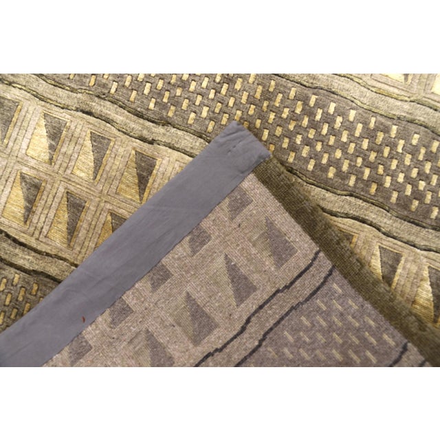 6'x9' Hand-Knotted Modern Tibetan Wool & Silk Carved Linear Rug in Gold & Green For Sale - Image 9 of 10