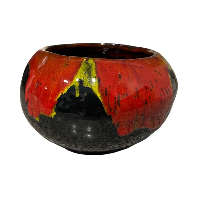 We have for your consideration a very beautiful ceramic pottery planter drip glazed vase. pottery is not signed. Pottery...