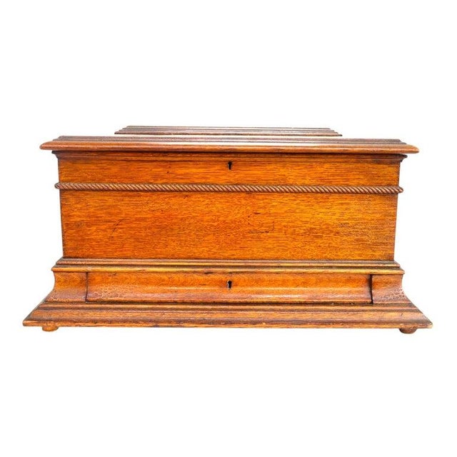 Late 19th Century Regina Oak Double Comb Disk Music Box Signed C1890 For Sale - Image 5 of 18