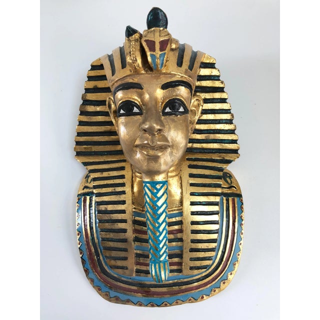 Vintage King Tut wall bust with hanging hardware on verso. No maker's mark. Dims: 9" W x 5.5" D x 13.5" H