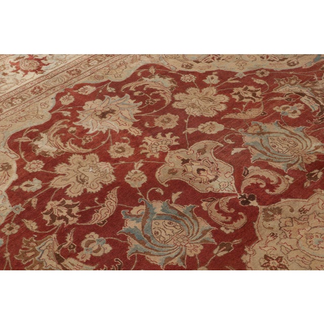 1910s Antique Tabriz Beige Red and Blue Wool Persian Floral Rug – Medallion Style For Sale - Image 5 of 10