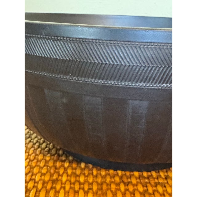 Beautiful Wedgwood engine turned basalt bowl. Perfect condition. Stamped : WEDGWOOD. Made in England. The number 9.