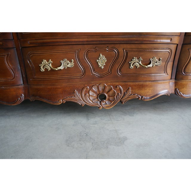 Henredon 1980s French Provincial Henredon Lowboy Dresser For Sale - Image 4 of 11