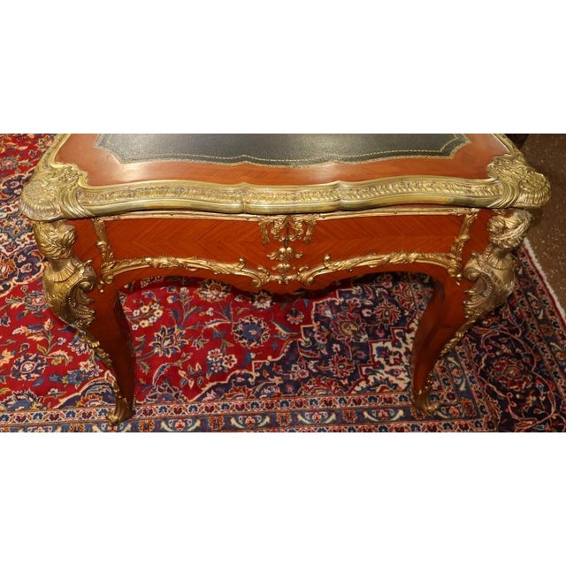 ​Bronze Mounted Louis XV French Style Walnut Writing Desk Bureau Plat For Sale - Image 16 of 18