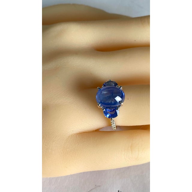 18 Karat Gold 7.37 Ceylon Cabochon Sapphire Half Moon Sapphire Diamond Ring Size 6 For Sale In New York - Image 6 of 7