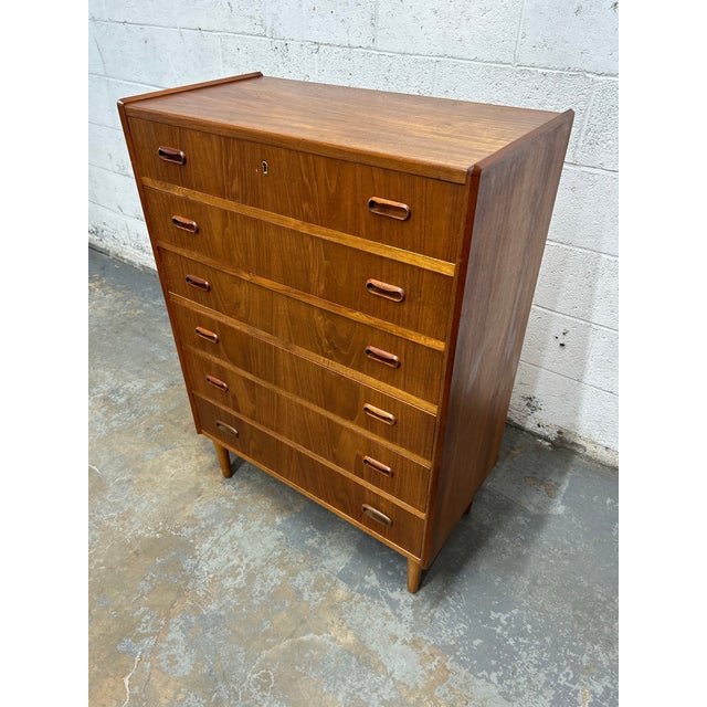 Mid 20th Century 1960s Danish Mid Century Modern Teak 6 Drawer Tall Chest of Drawers For Sale - Image 5 of 9