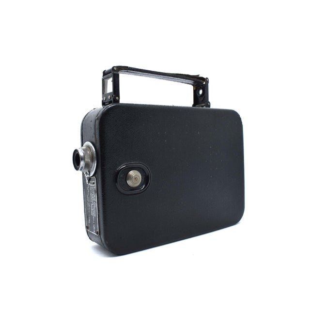 Eastman Kodak Early 20th Century Cine Kodak Eight Model 20 Roll 8mm Film Movie Camera Usa With Original Leather Carrying Case For Sale - Image 4 of 12