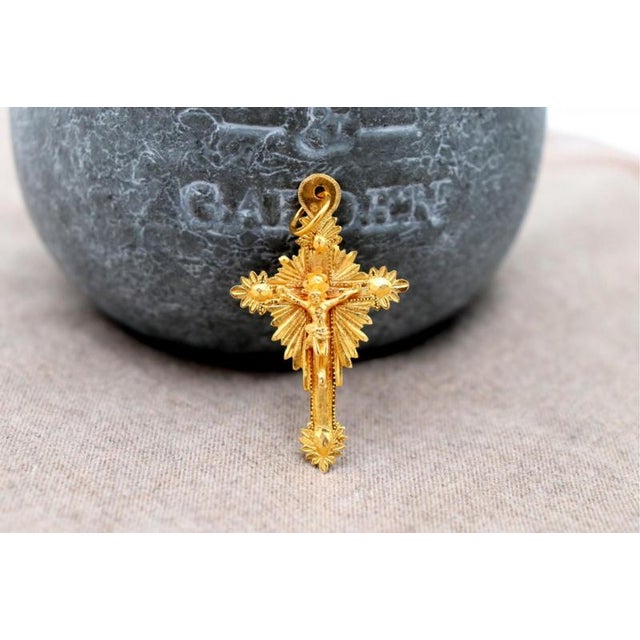 Crucifix Pendant in 19.2k Gold For Sale - Image 4 of 6