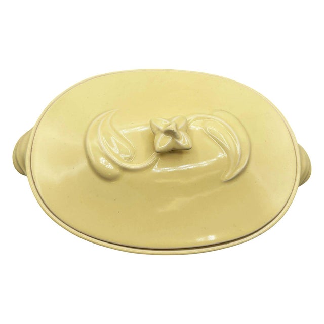 1940s Mid-Century Modern California Pottery Yellow Casserole Dish W/ Lid by Vernon Kilns For Sale - Image 4 of 12