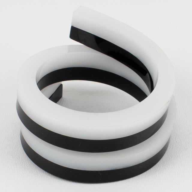1960s Black and White Oversized Lucite Coiled Bracelet Bangle For Sale - Image 5 of 11