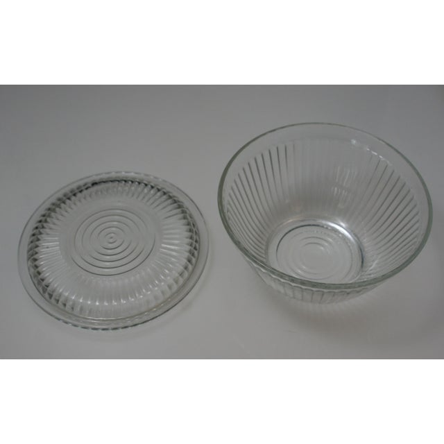 Early 20th Century Early 20th Century Art Deco Round Clear Glass Ribbed Lidded Refrigerator Dish Bullseye Flat Top For Sale - Image 5 of 9