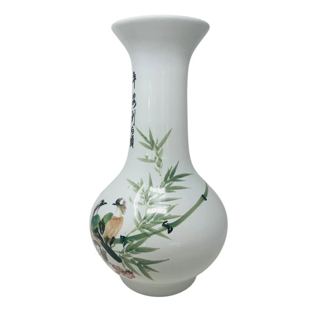 Bring a piece of timeless Chinese artistry into your home with this exquisite vintage porcelain vase. This stunning piece,...