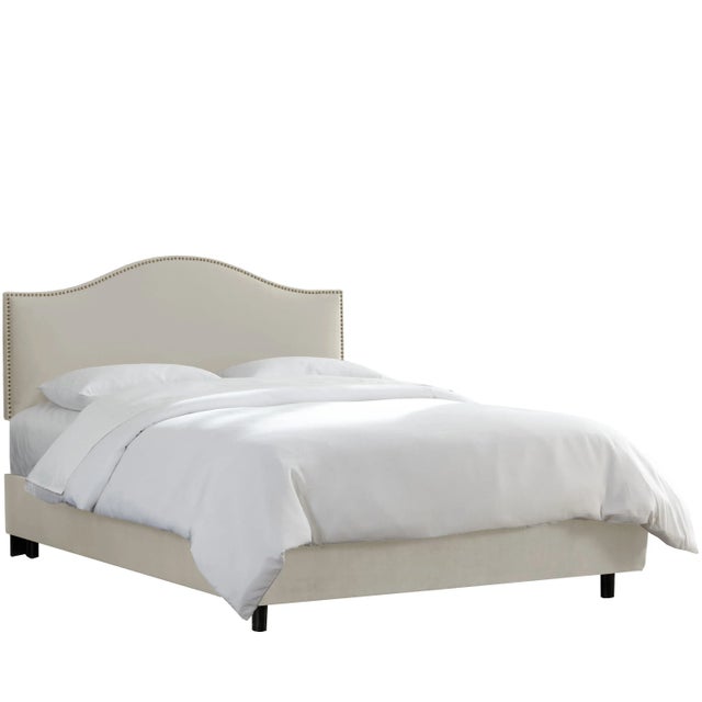 Riley Bed in Light Grey Classic Linen, California King For Sale In Chicago - Image 6 of 8