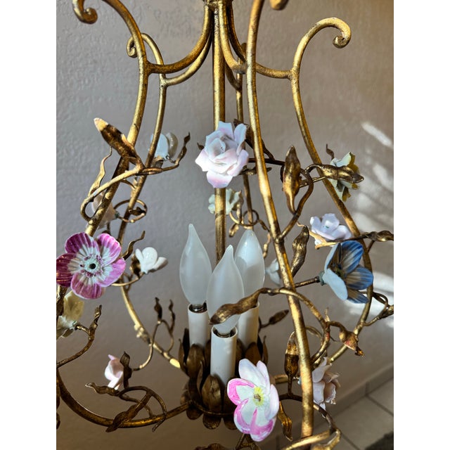 Hollywood Regency Italian Tole Vintage Chandelier With Polychrome Porcelain Flowers For Sale - Image 3 of 6