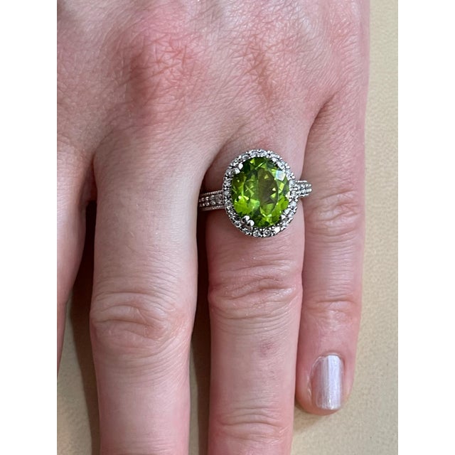 7 Carat Oval Peridot and 1.2 Carat Diamonds 14 Karat White Gold Cocktail Ring For Sale - Image 12 of 18