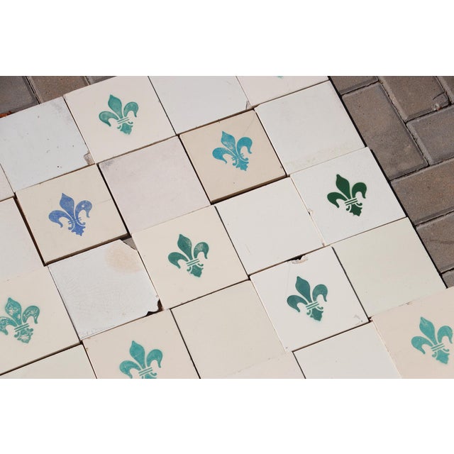 1900s Portuguese Large Antique Fleur-De-Lis & Plain White Tiles Set of 77 For Sale - Image 15 of 18