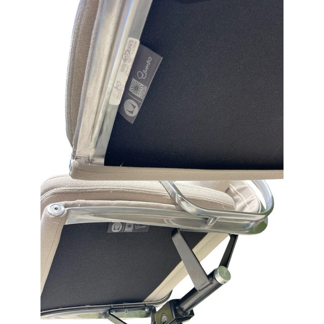 Eames for Herman Miller Soft Pad Executive Chair Ea437 in Buff Pebble Weave (2022) For Sale - Image 11 of 12