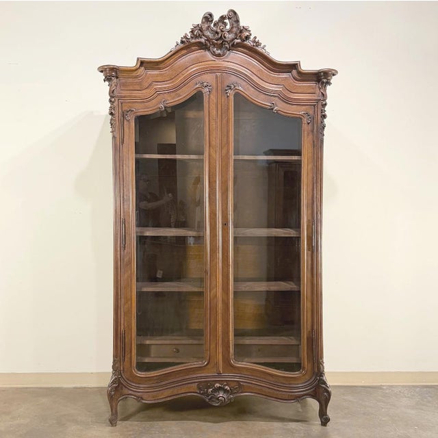 19th Century French Louis XV Walnut Display Armoire For Sale - Image 4 of 16