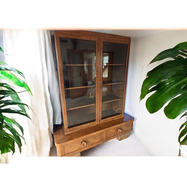 Art Deco Display Cabinet in Walnut with Clear Lines, 1930s For Sale - Image 3 of 16