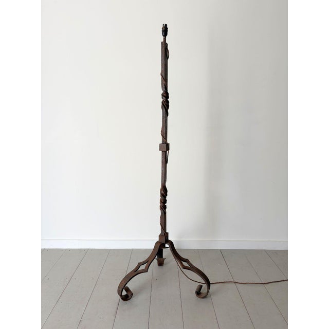 1940s Brutalist Floor Lamp in Forged Iron, France, 1940s For Sale - Image 5 of 11