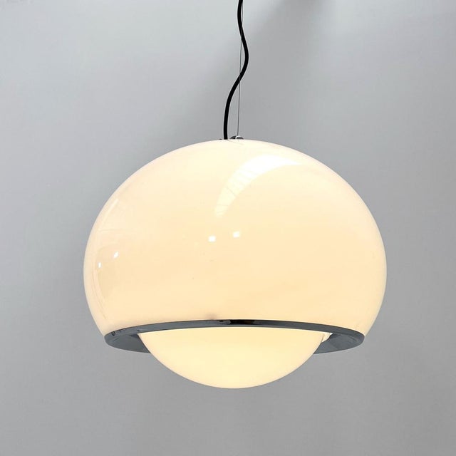 White Bud Pendant Lamp by Studio 6G for Guzzini, 1970s, in Good conditions. Designed 1970 to 1979 This piece has an...