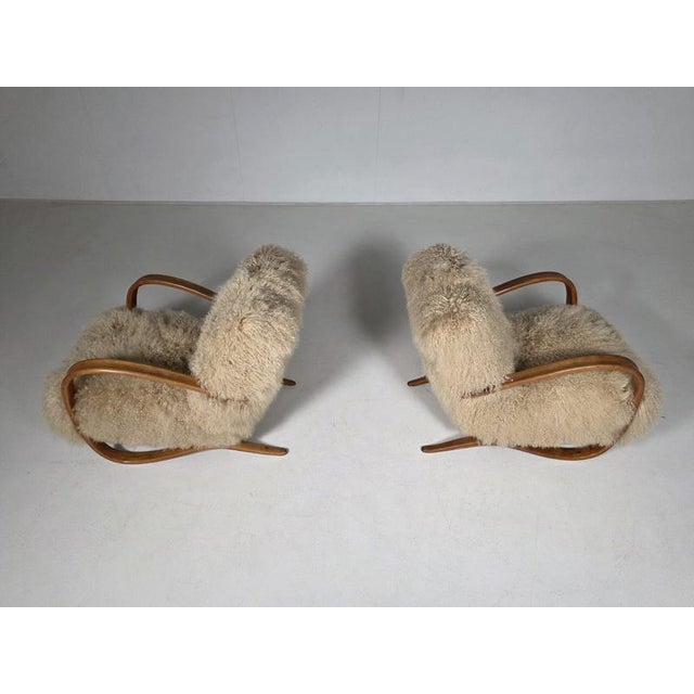 H269 Lounge Chairs in Beige Iceland Sheepskin by Jindrich Halabala, 1930s, Set of 2 For Sale - Image 4 of 7