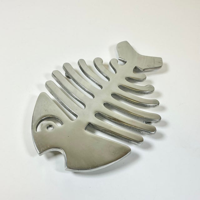 Crate & Barrel 1980s Vintage Coastal Boho Chic Trompe L’Oeil Style Aluminum Fish Trivet For Sale - Image 4 of 13