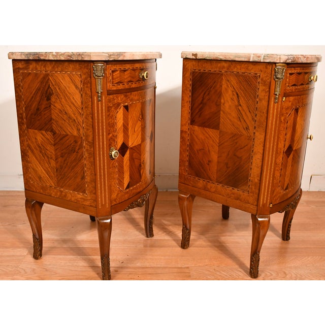 1900 Antique French Louis XV Walnut Inlay & Marble Top Pair Nightstands / Bedside Tables For Sale - Image 12 of 17