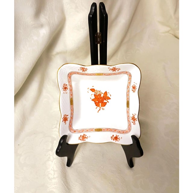 Chinoiserie Herend Hungary Chinese Bouquet Rust 7 Inch Square Bowl Apponyi Orange 1188 Hand Painted 1970s Porcelain Fruit Dish For Sale - Image 3 of 12