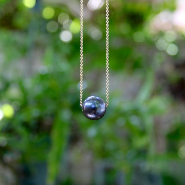 Metal 1990s 14k Gold Necklace With Black South Sea Pearl For Sale - Image 7 of 7