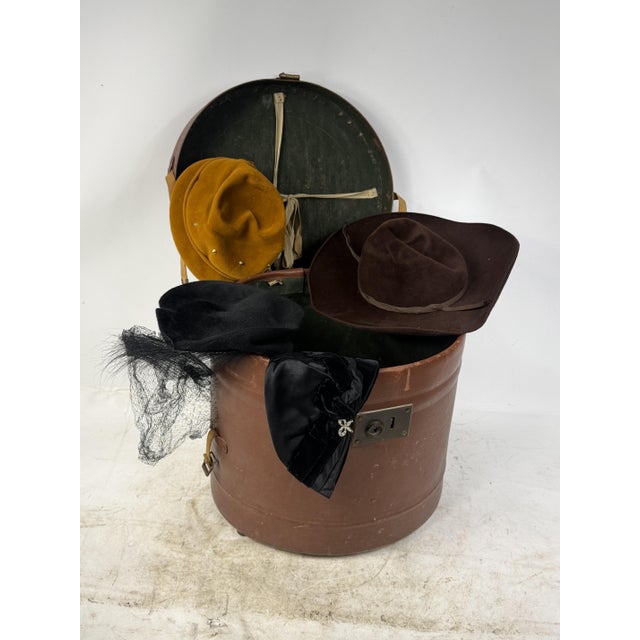 Antique Hat Box in Lined Cardboard and Leather, 1890s For Sale - Image 13 of 17