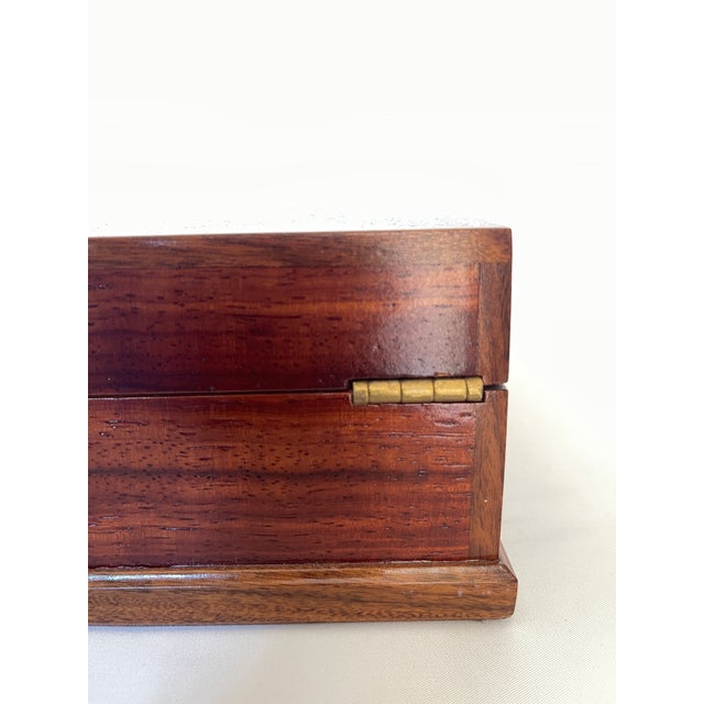 Large 1980's Dunhill Style Ribbon Mahogany Wood Humidor, Box With Brass Hinges For Sale In Jacksonville, FL - Image 6 of 10